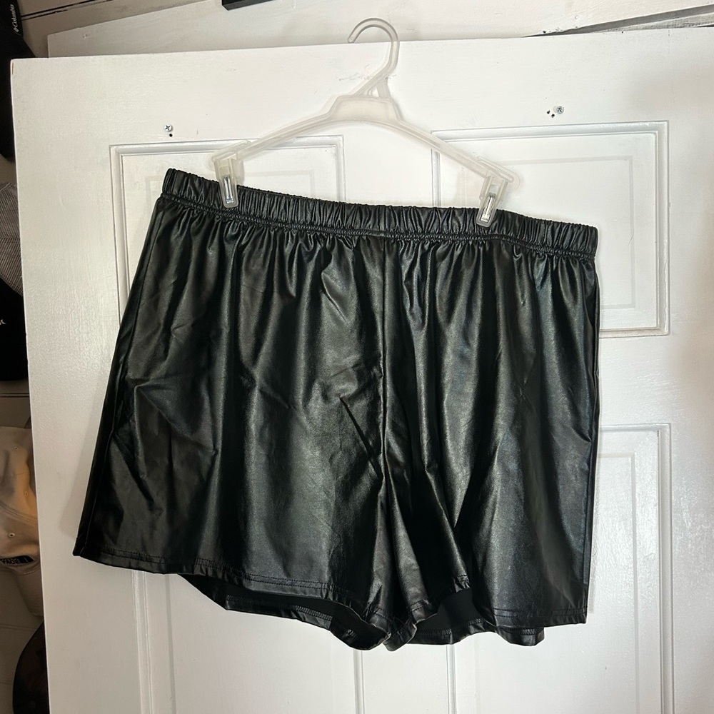PLUS SIZE 3x leather shorts
